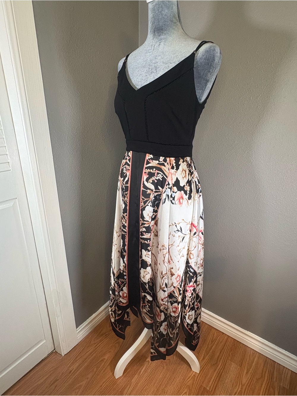 White House Black Market Dress Scarf Print Handkerchief Hem Size 0 - Picture 7 of 14
